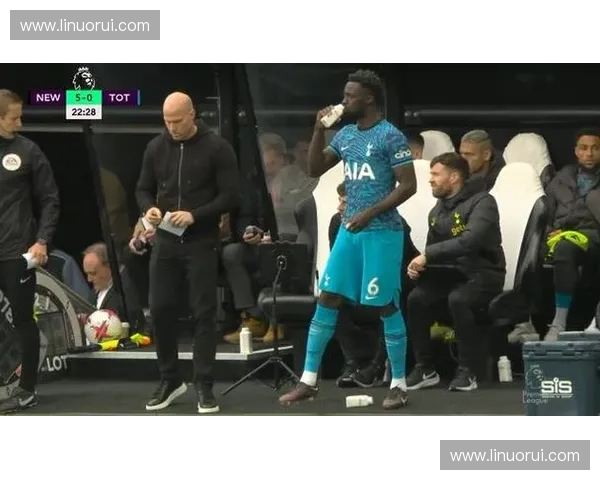 热刺铁卫桑切斯崛起英超防线核心展现无与伦比的坚毅与统治力 热刺铁卫桑切斯崛起英超防线核心展现无与伦比的坚毅与统治力